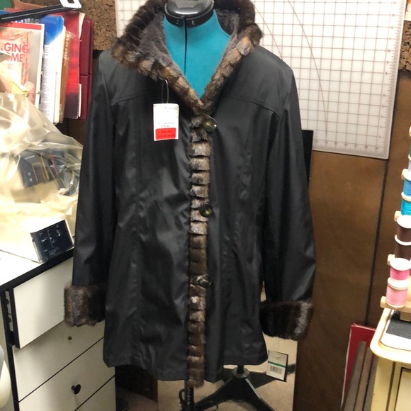 Gallery Women’s Brown Coat with Faux Fur accents - Picture 1 of 7